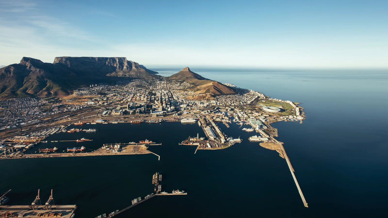 Private Cape Town City Tour — V&A Waterfront and Table Mountain skyline — Wanderer Tours and Travel