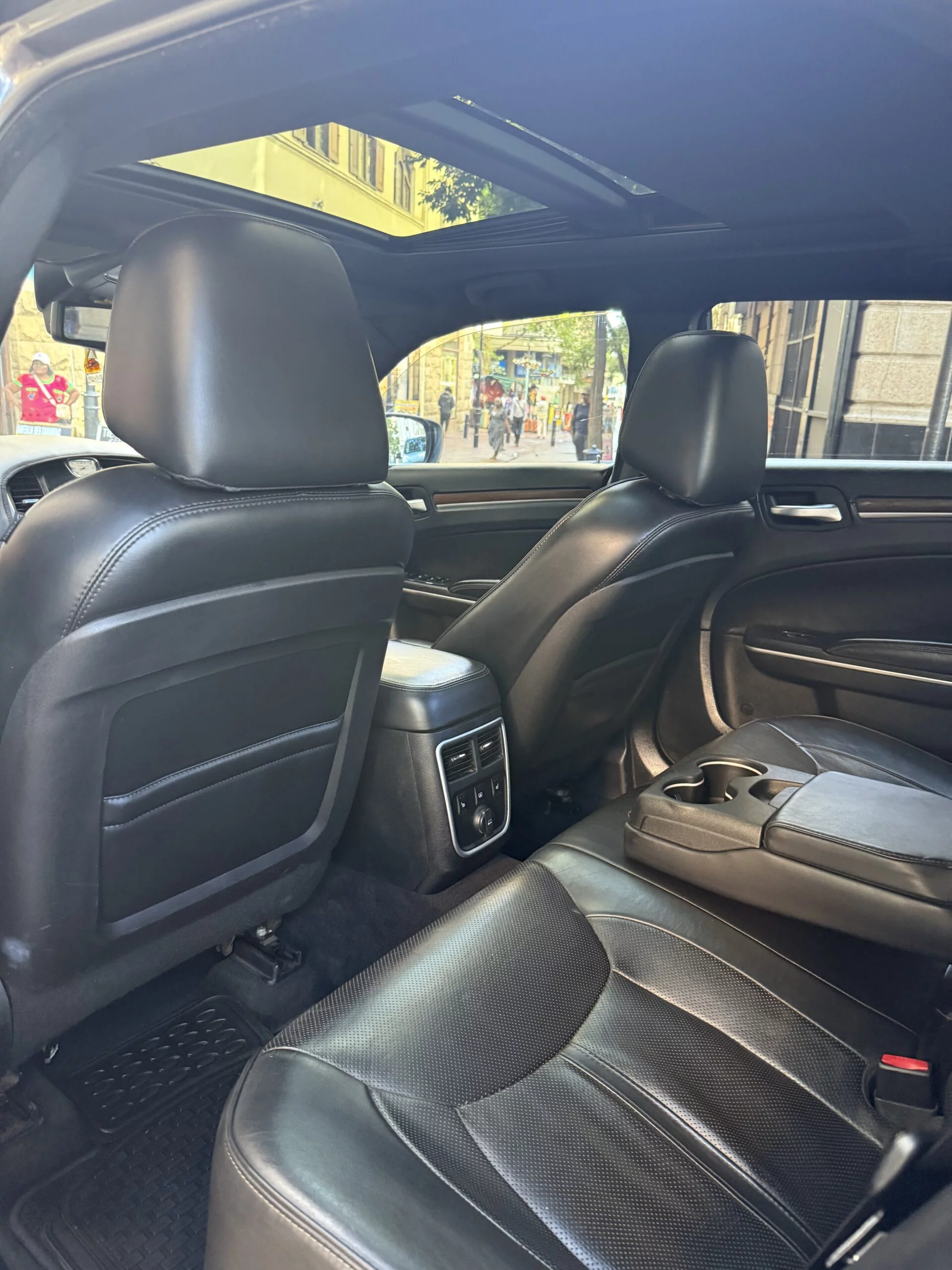 Chrysler 300C — Wanderer Cape Town fleet photo 11